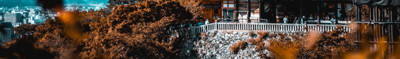 Historische Tempelarchitektur in Kyoto als Header für die Fujiwara-Seite